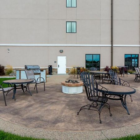 Comfort Inn & Suites Mandan - Bismarck Exterior photo