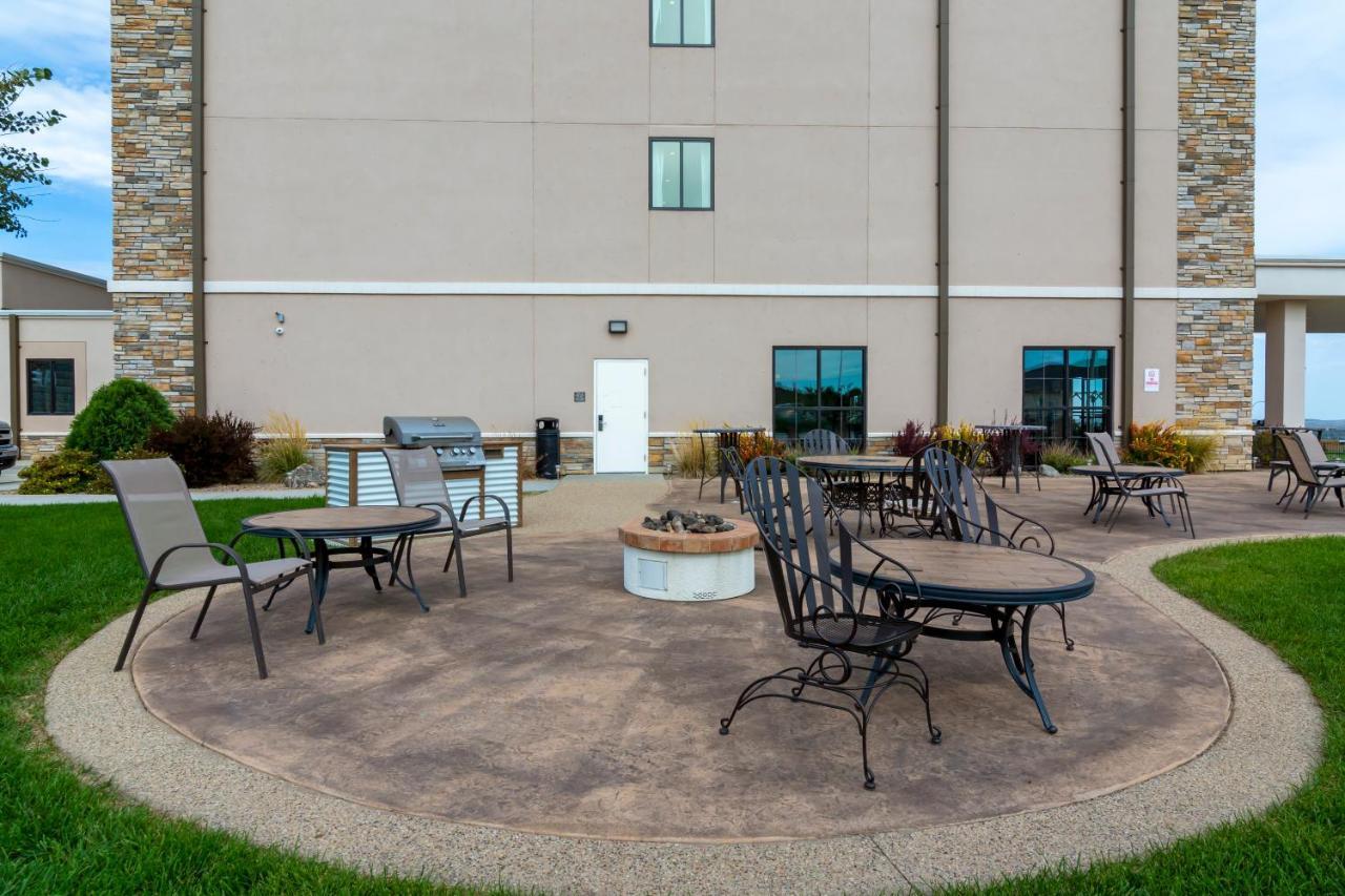Comfort Inn & Suites Mandan - Bismarck Exterior photo