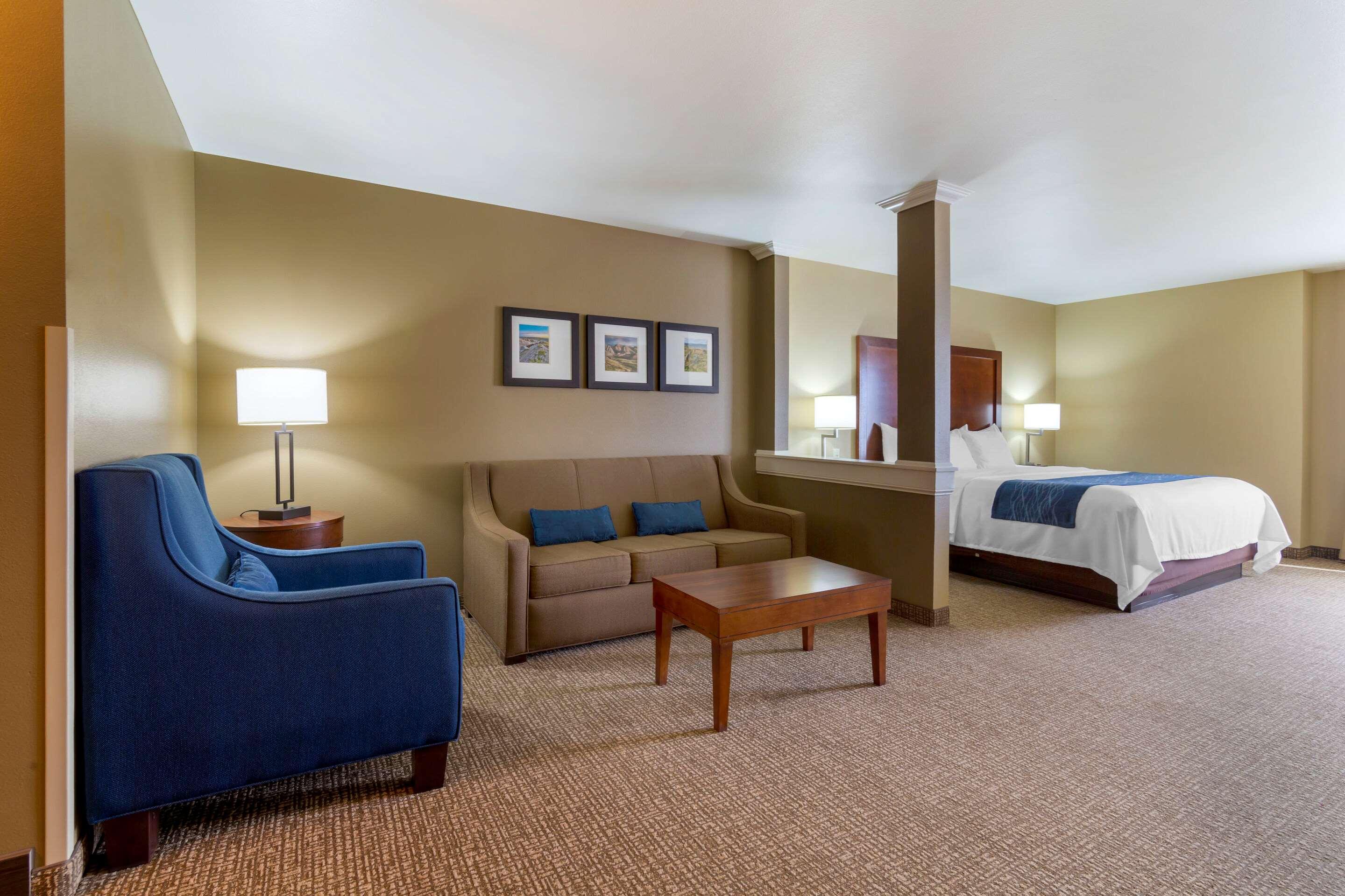 Comfort Inn & Suites Mandan - Bismarck Exterior photo