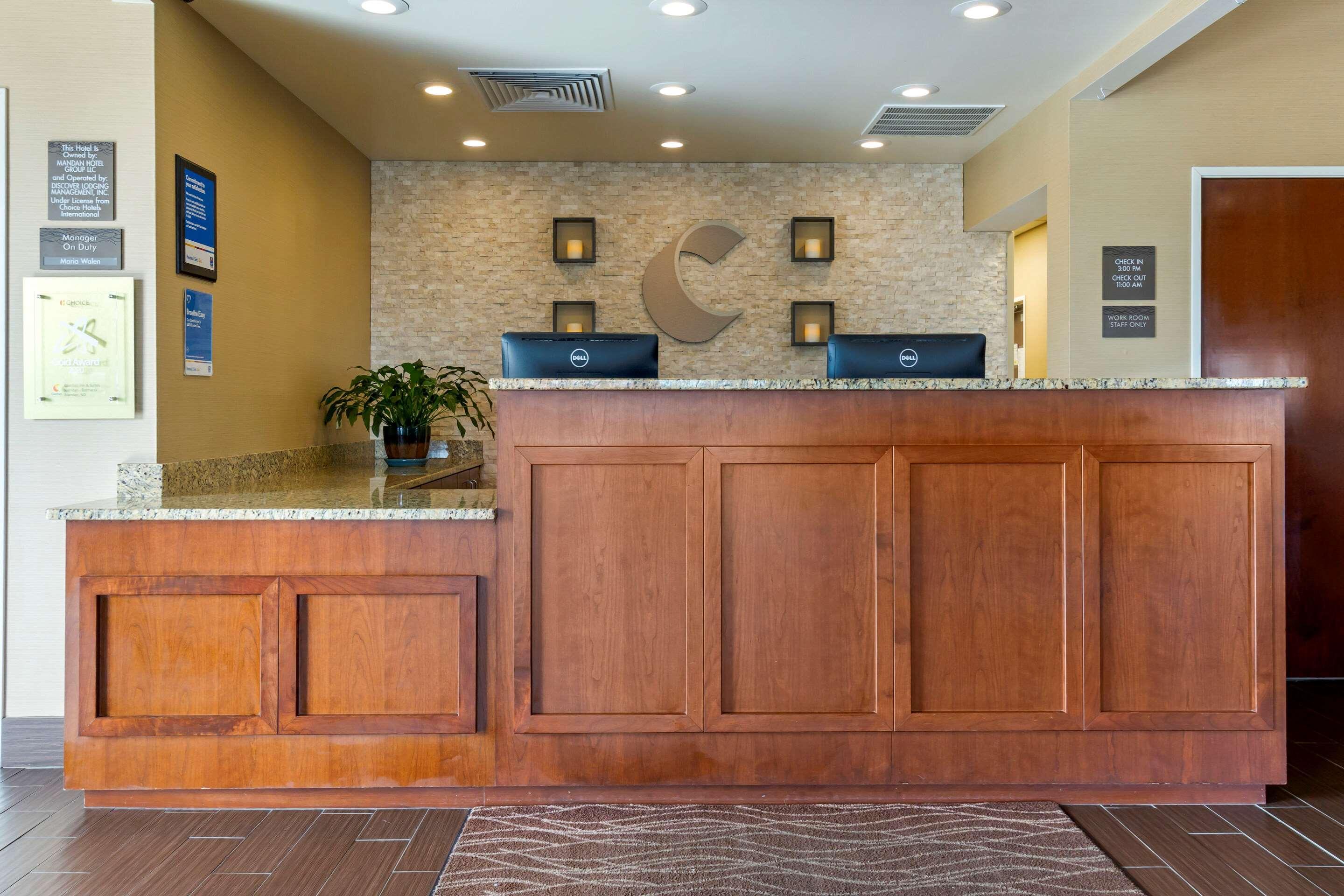 Comfort Inn & Suites Mandan - Bismarck Exterior photo