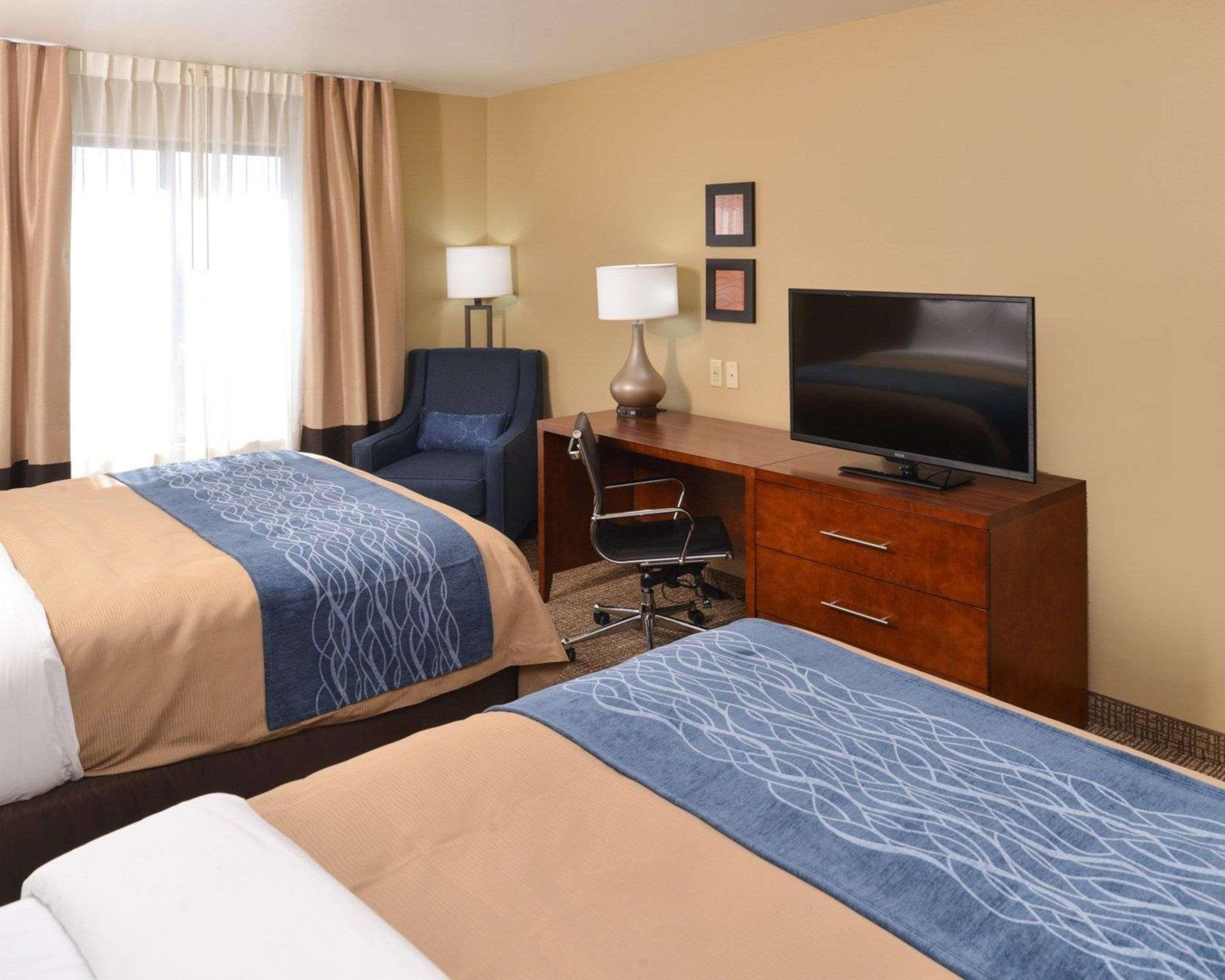 Comfort Inn & Suites Mandan - Bismarck Exterior photo