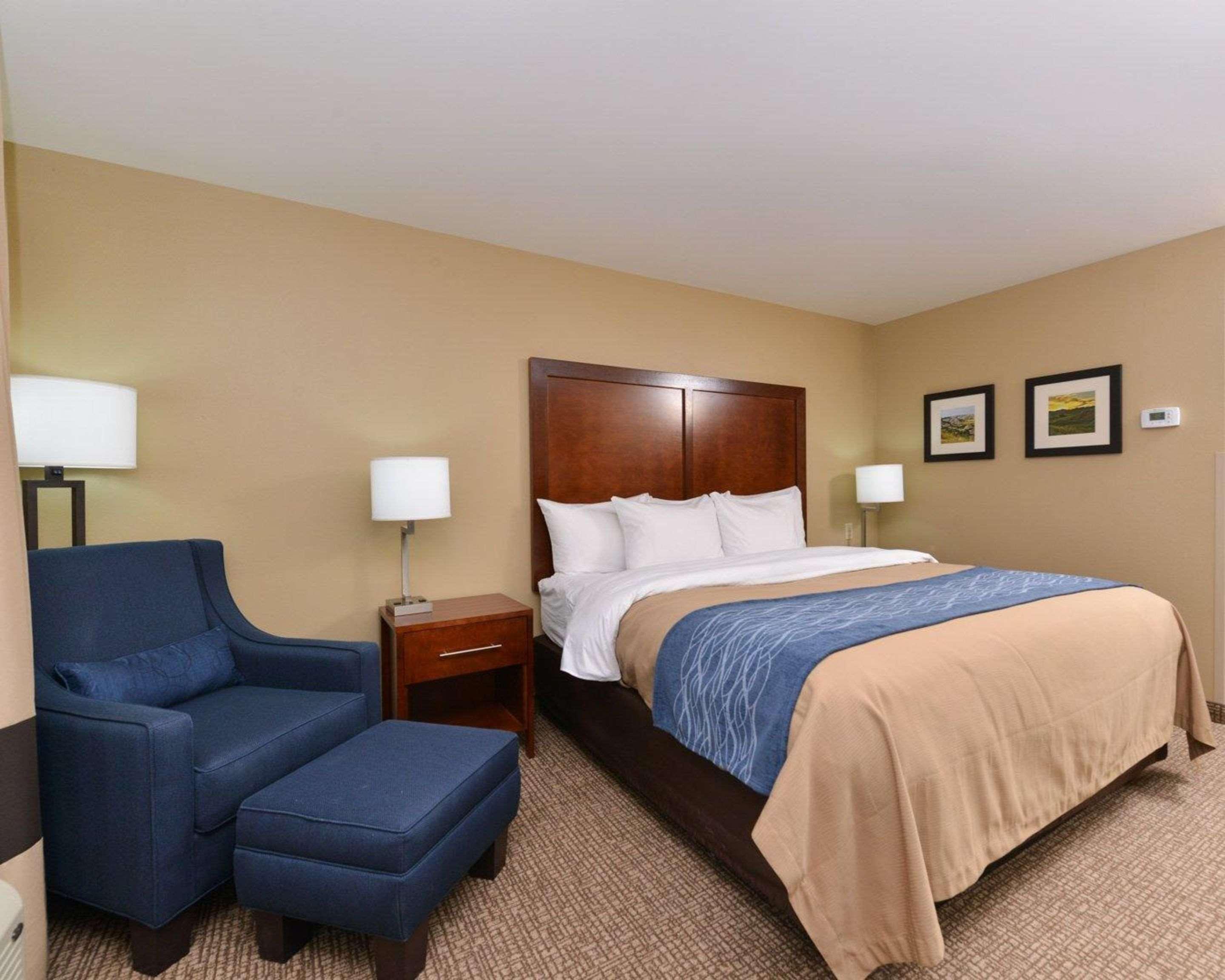 Comfort Inn & Suites Mandan - Bismarck Exterior photo