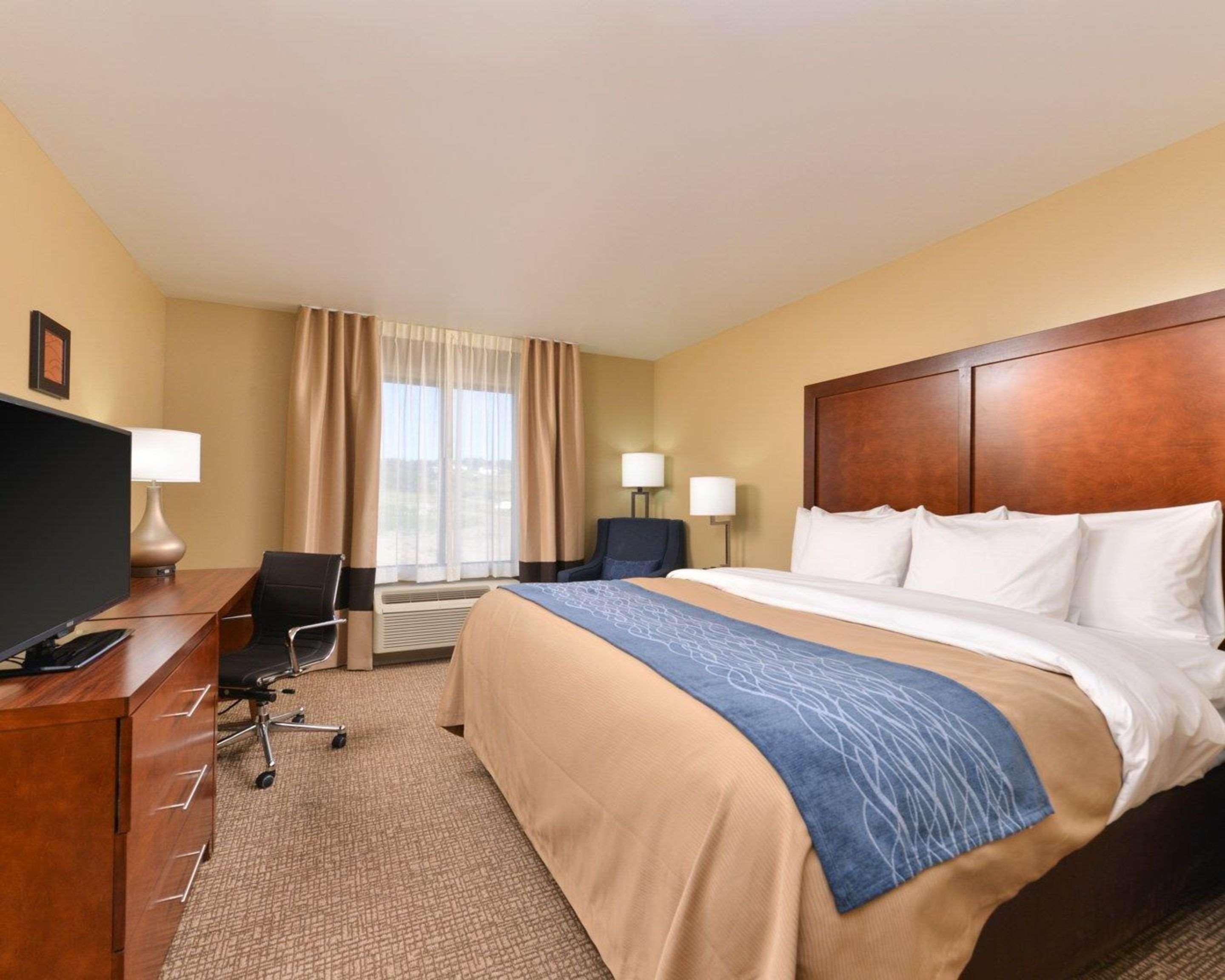 Comfort Inn & Suites Mandan - Bismarck Exterior photo