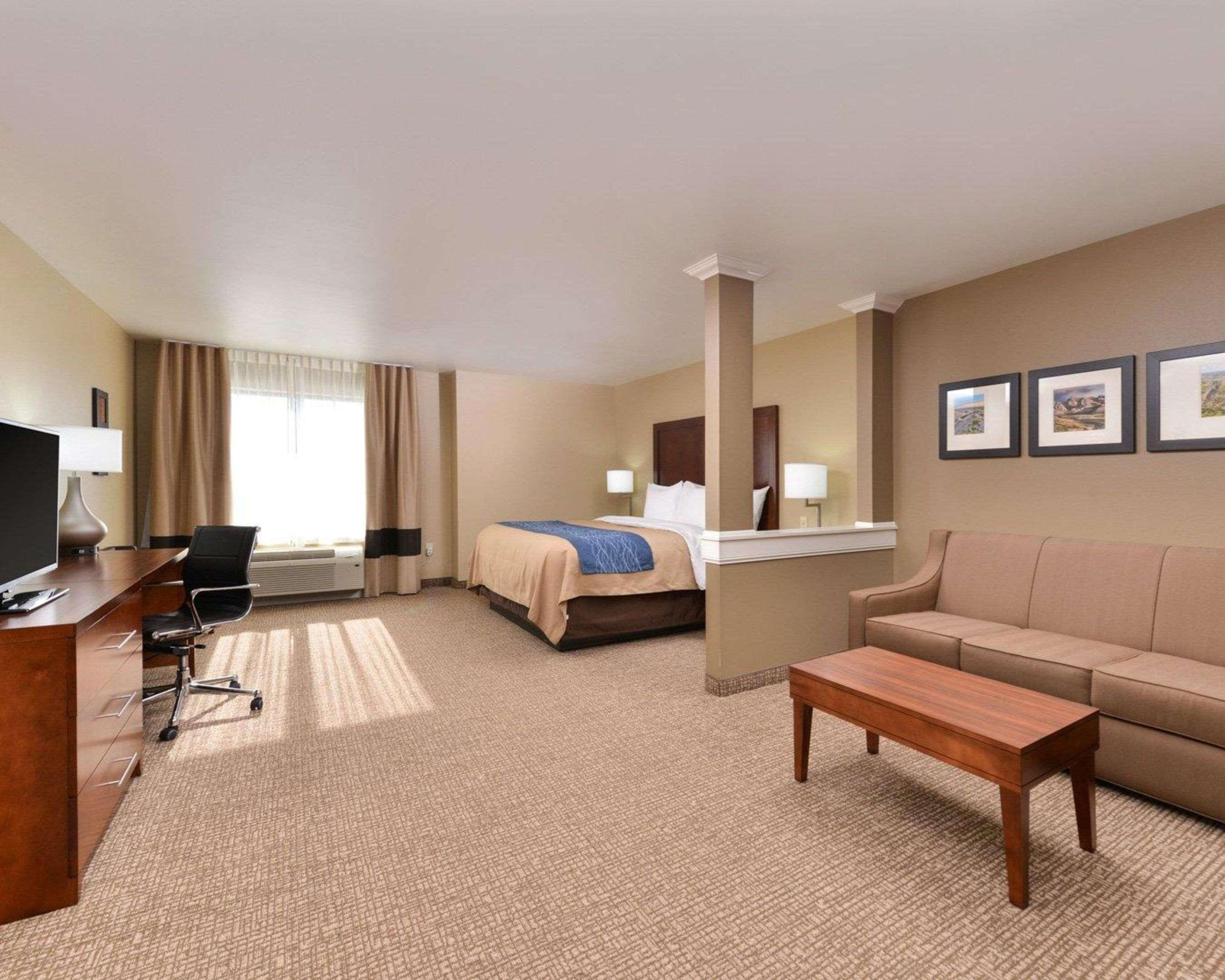 Comfort Inn & Suites Mandan - Bismarck Exterior photo