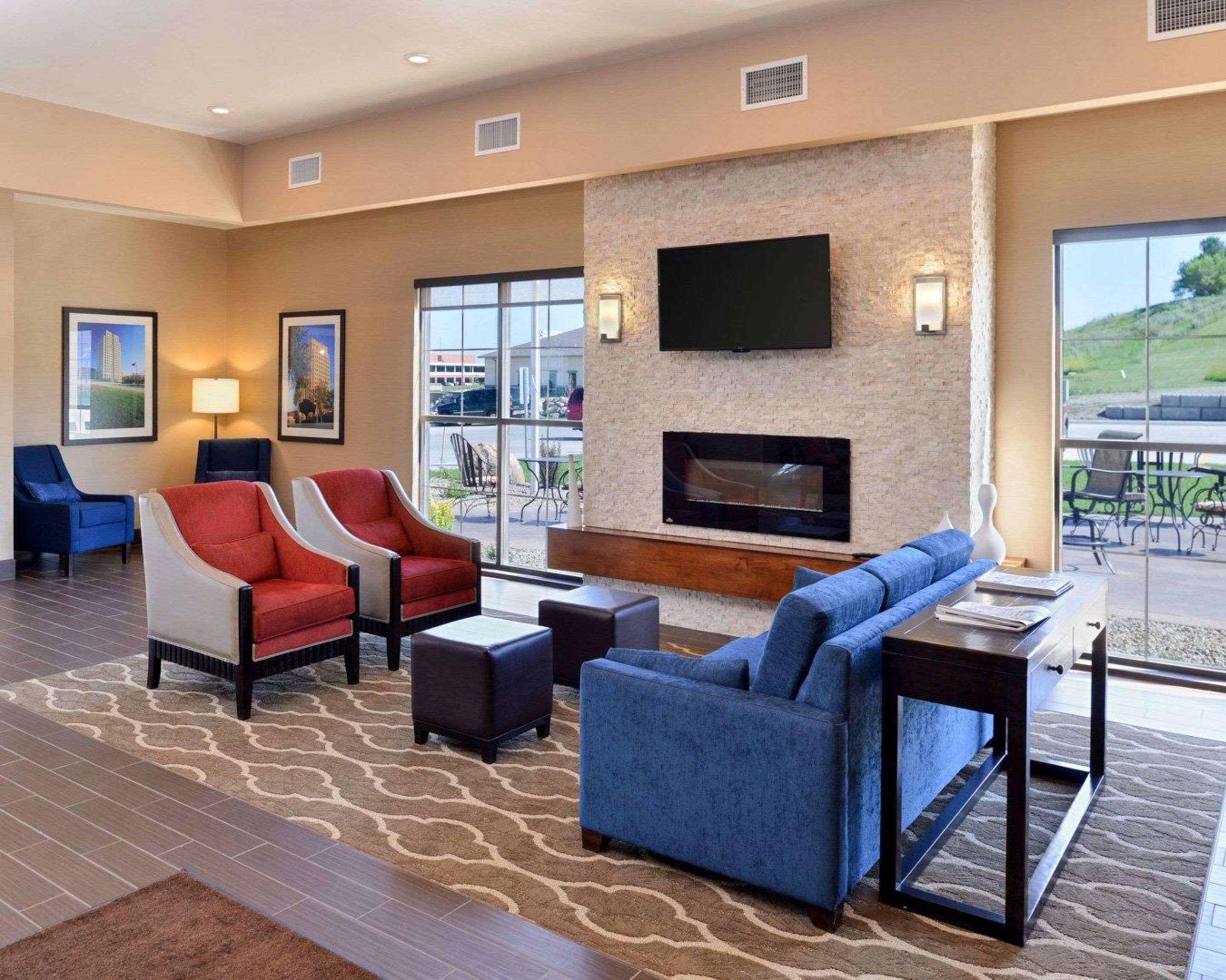 Comfort Inn & Suites Mandan - Bismarck Exterior photo