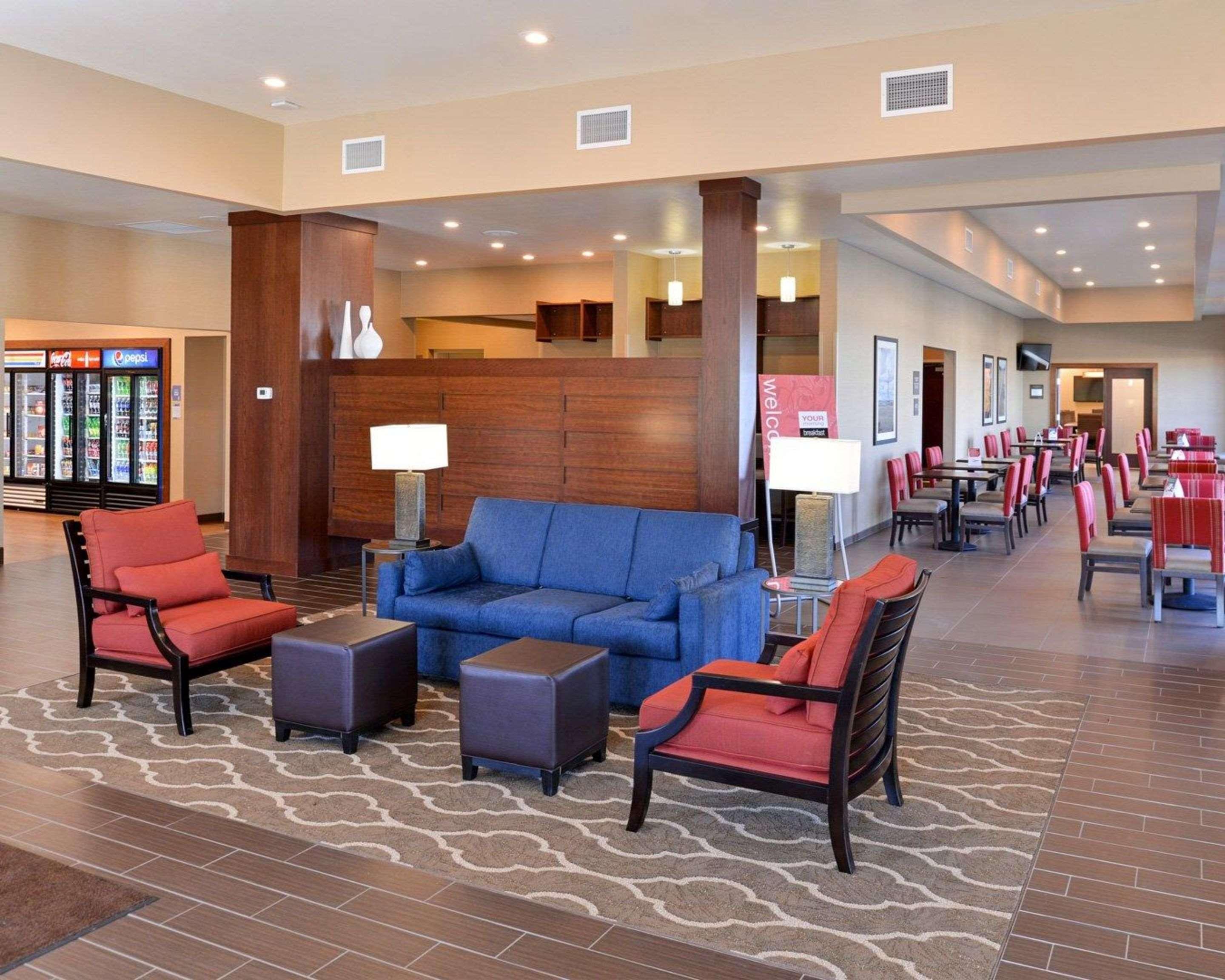 Comfort Inn & Suites Mandan - Bismarck Exterior photo