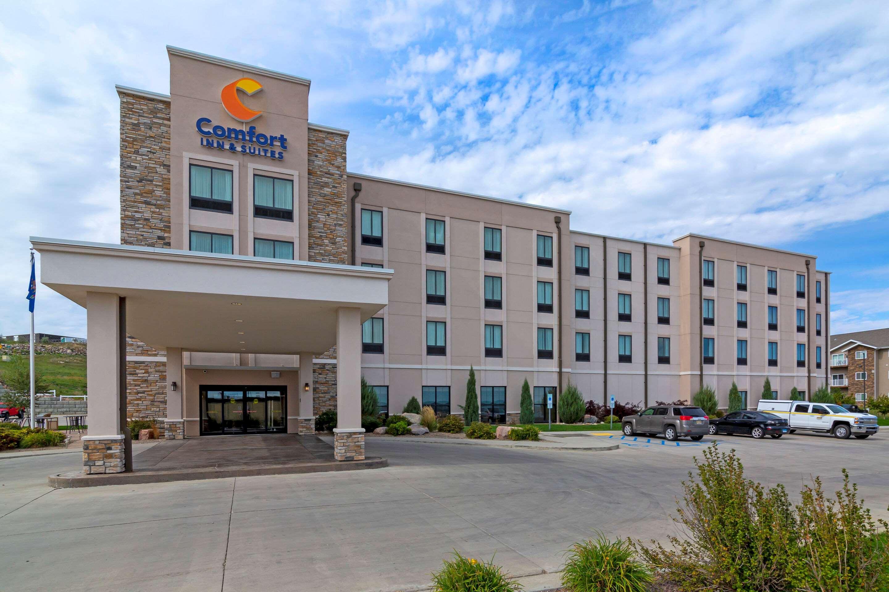 Comfort Inn & Suites Mandan - Bismarck Exterior photo